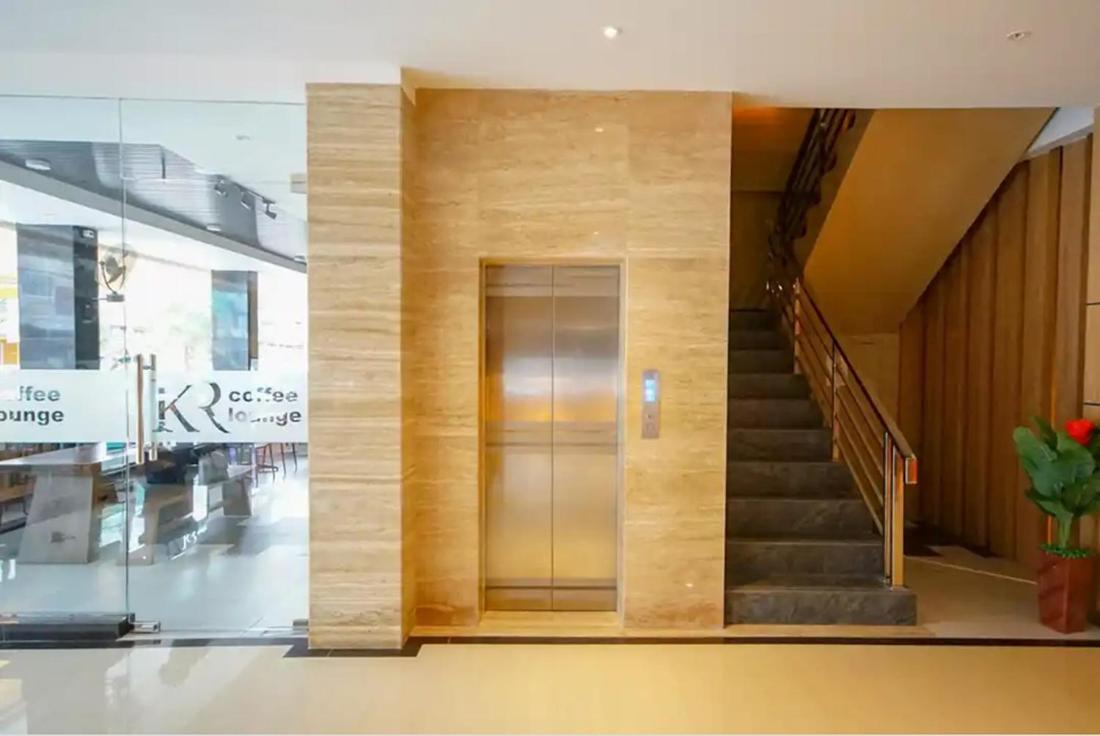 Twospaces Living At Kr Hotel Palembang Luaran gambar